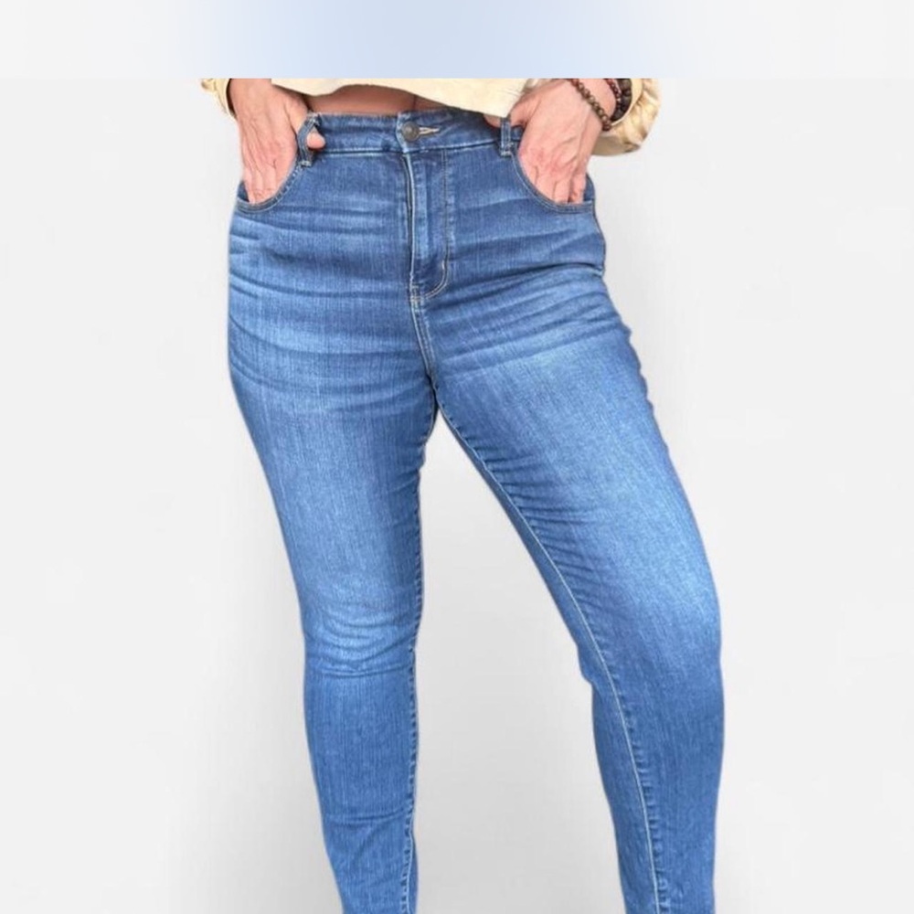 American Eagle Outfitters Mid Blue High-Rise Skinny Jeans